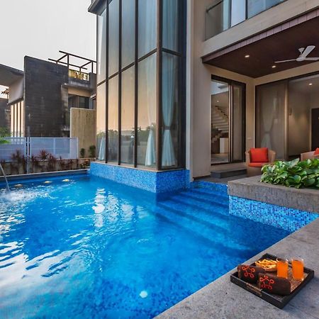 Saffronstays Aspen, Lonavala - Luxury Pool Villa With Games And Tv Room Near Bhushi Dam 외부 사진