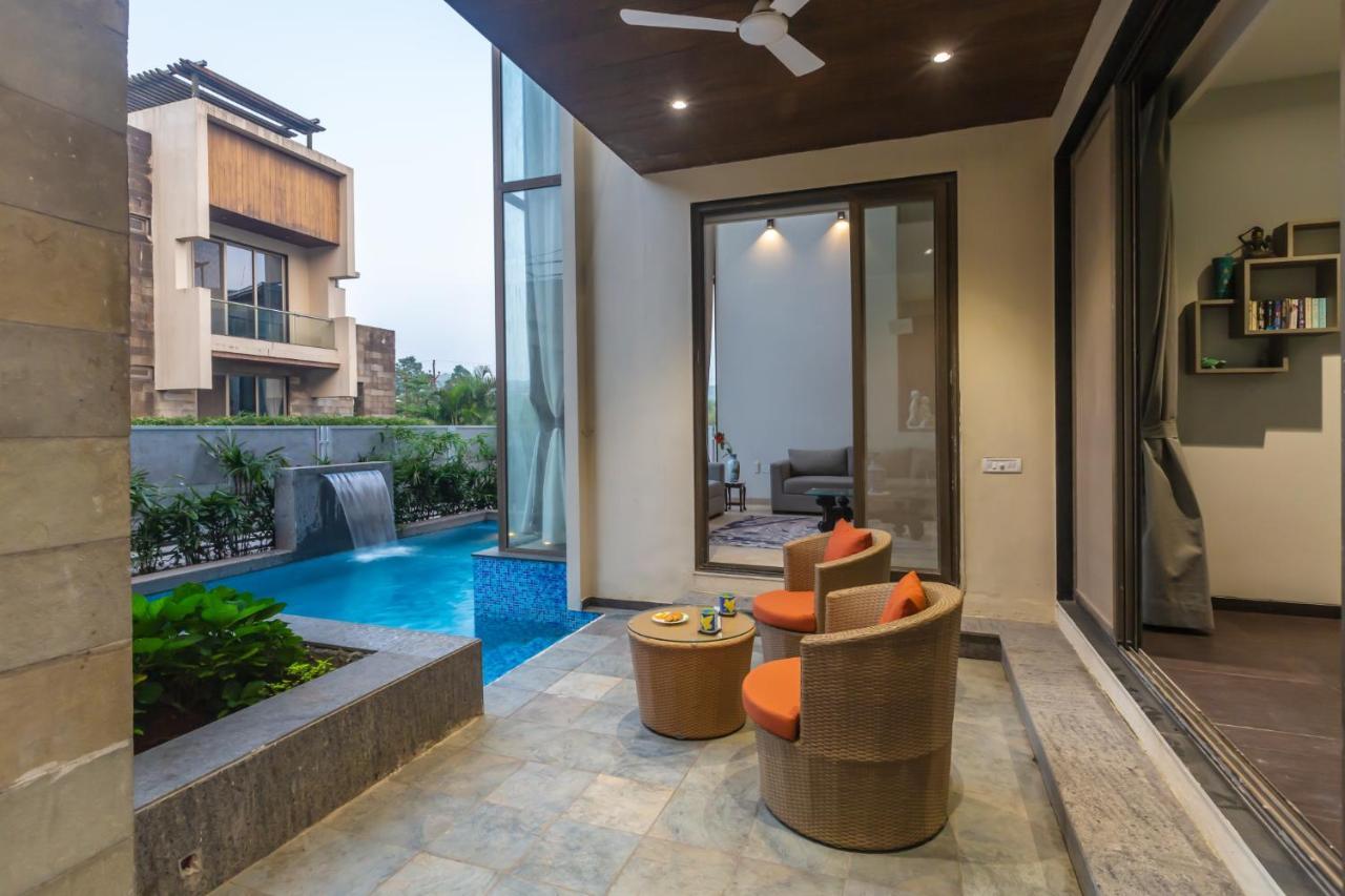 Saffronstays Aspen, Lonavala - Luxury Pool Villa With Games And Tv Room Near Bhushi Dam 외부 사진